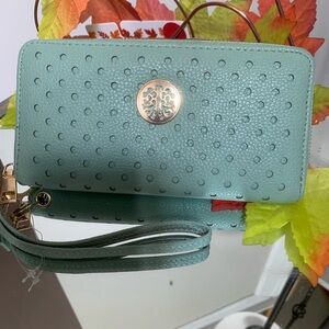 Chic Light GreenWomen's Wristlet